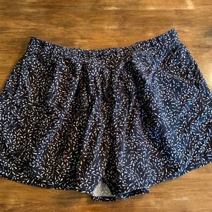 Garnet Hill elastic waist shorts with pockets.